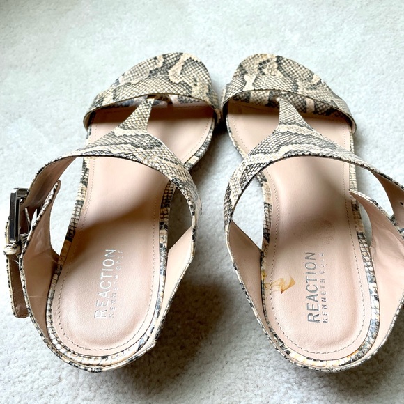 Kenneth Cole Reaction Great Buckle Reptile Print Gladiator Mule Sandals 8.5 - Picture 3 of 11